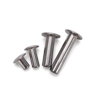 Nicht beschichtet, helles Halbrohrförmiges, aus Edelstahl geformtes Hohlrivet mit individuell angepasstem Flachkopf und DIN-Standard in M2.5-M6.3