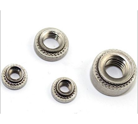 SS304 Blind Flash Floating Round Broaching Self Clinching Nuts JIS Standard Zinkbeschichtung für Metrische Befestigungsanlagen