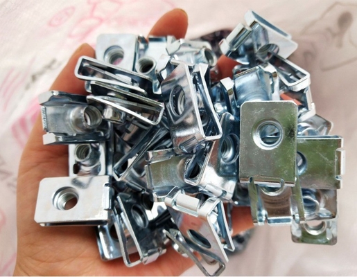 Metrisches Messsystem Edelstahl U-Typ Clip Nut für Selbstschraubschrauber in der Einzelhandelsindustrie Wasserbehandlung