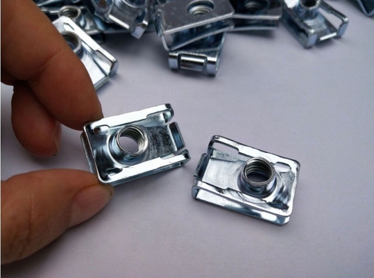 Metrisches Messsystem Edelstahl U-Typ Clip Nut für Selbstschraubschrauber in der Einzelhandelsindustrie Wasserbehandlung