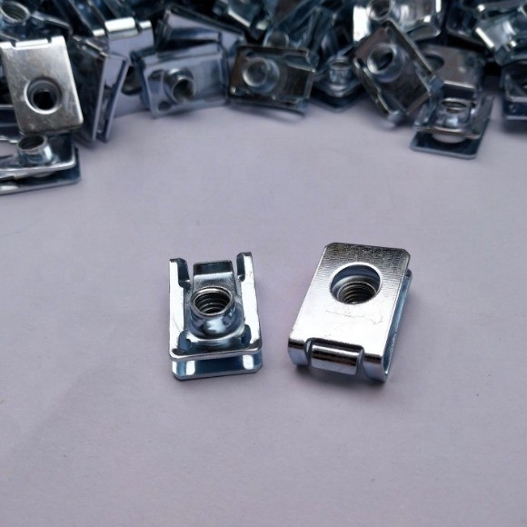 Metrisches Messsystem Edelstahl U-Typ Clip Nut für Selbstschraubschrauber in der Einzelhandelsindustrie Wasserbehandlung